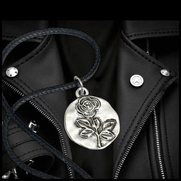 Fashion Jewelry Jewelry - 5 For $25💫Rocking Silver Bohemian Rose Pendant